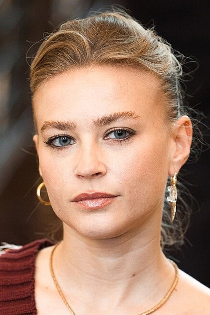 Jeanne Goursaud oyuncu görseli