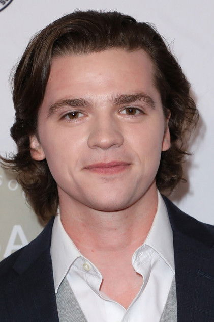 Joel Courtney oyuncu görseli