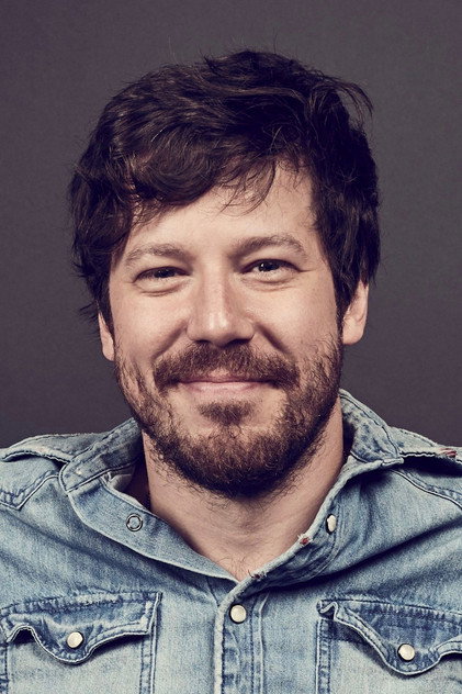 John Gallagher Jr. oyuncu görseli