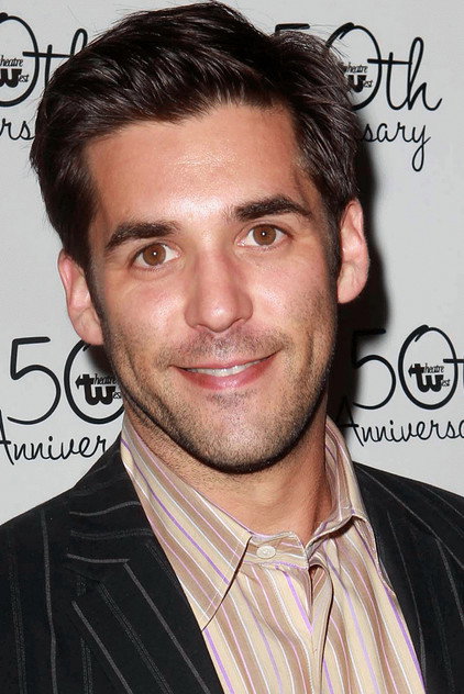 Jordan Bridges oyuncu görseli