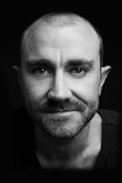 Josh McConville oyuncu görseli