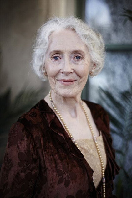 Julia Blake oyuncu görseli