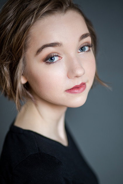 Julia Sarah Stone oyuncu görseli