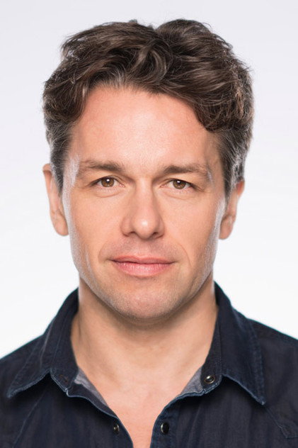 Julian Ovenden oyuncu görseli