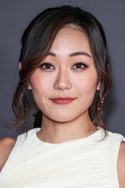 Karen Fukuhara oyuncu görseli