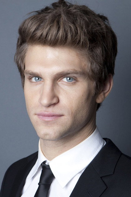 Keegan Allen oyuncu görseli