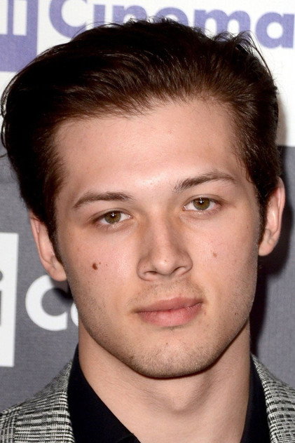 Leo Howard oyuncu görseli