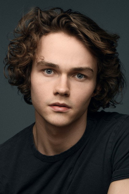 Levi Miller oyuncu görseli