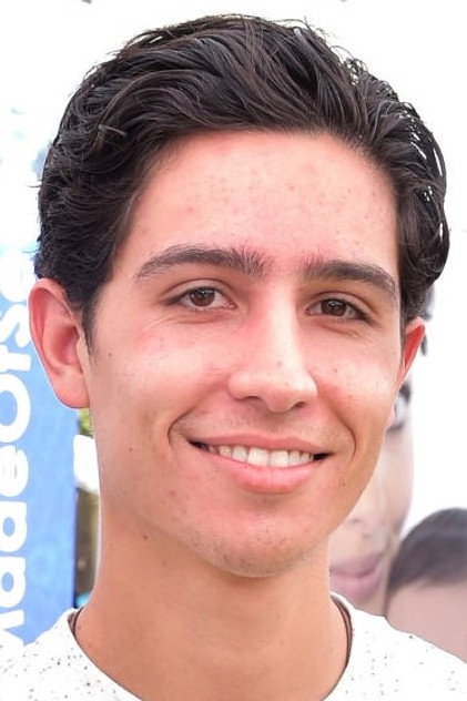 Lorenzo James Henrie oyuncu görseli