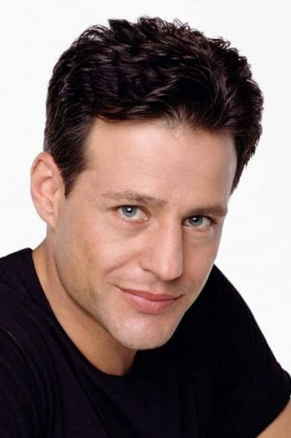 Louis Mandylor oyuncu görseli