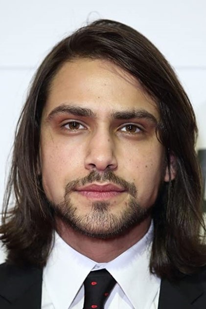 Luke Pasqualino oyuncu görseli