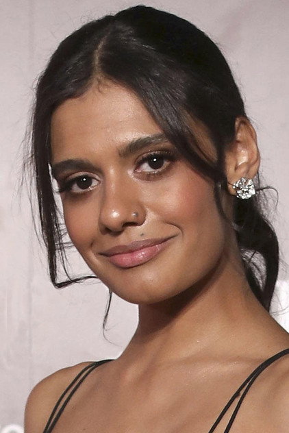 Madeleine Madden oyuncu görseli