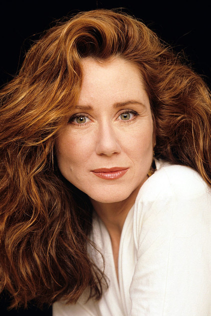 Mary McDonnell oyuncu görseli