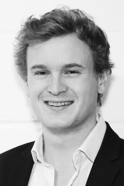 Max Pirkis oyuncu görseli