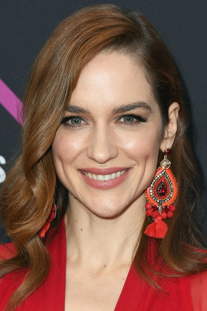 Melanie Scrofano oyuncu görseli