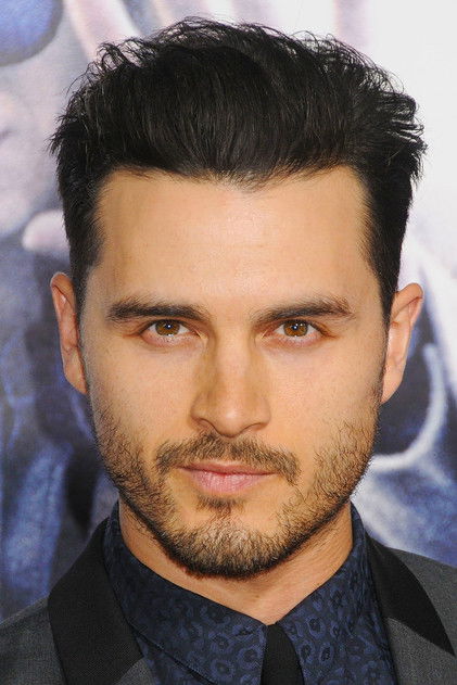 Michael Malarkey oyuncu görseli