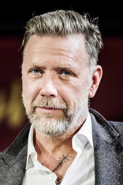 Mikael Persbrandt oyuncu görseli