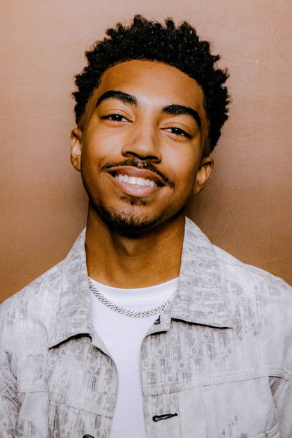 Miles Brown oyuncu görseli
