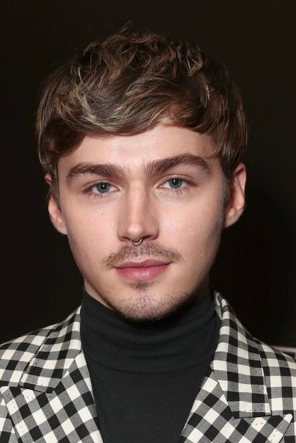 Miles Heizer oyuncu görseli