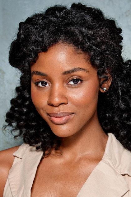 Naomi Baker oyuncu görseli