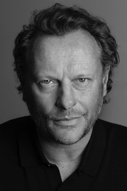 Neil Stuke oyuncu görseli