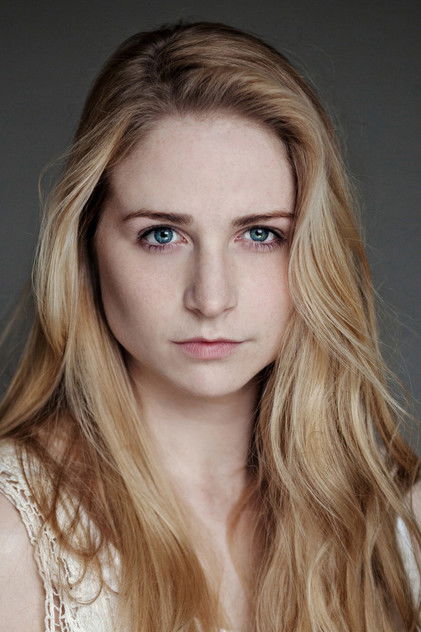 Niamh Algar oyuncu görseli