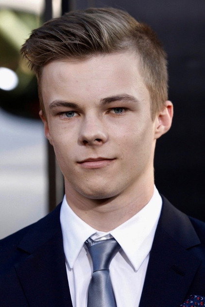 Nicholas Hamilton oyuncu görseli