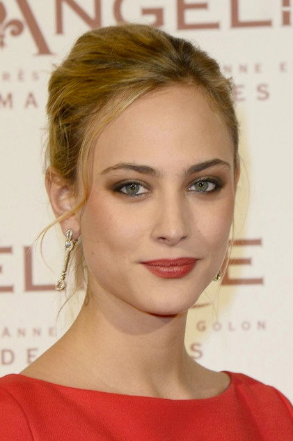 Nora Arnezeder oyuncu görseli