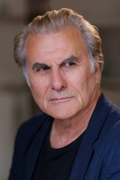 Oliver Cotton oyuncu görseli