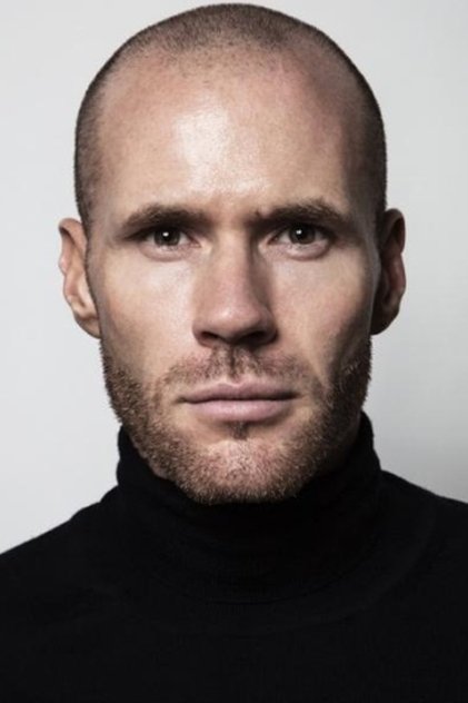 Oliver Trevena oyuncu görseli