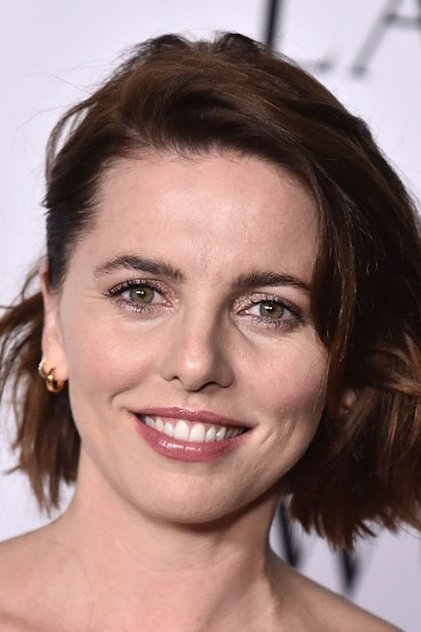 Ophelia Lovibond oyuncu görseli