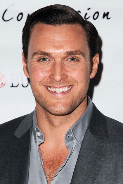 Owain Yeoman oyuncu görseli
