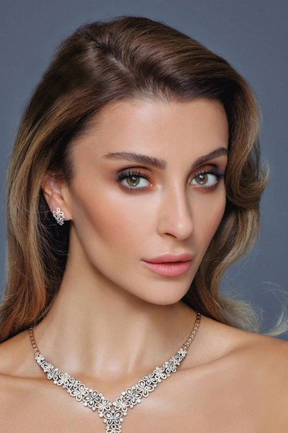Özge Ulusoy oyuncu görseli