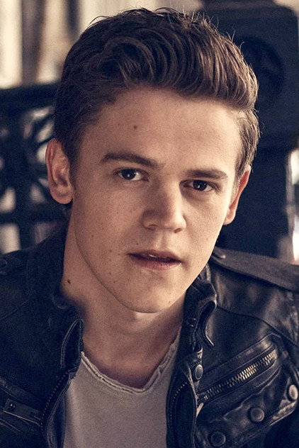 Sam Clemmett oyuncu görseli