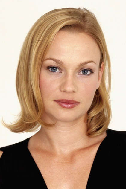 Samantha Mathis oyuncu görseli