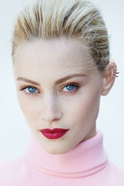 Sarah Gadon oyuncu görseli