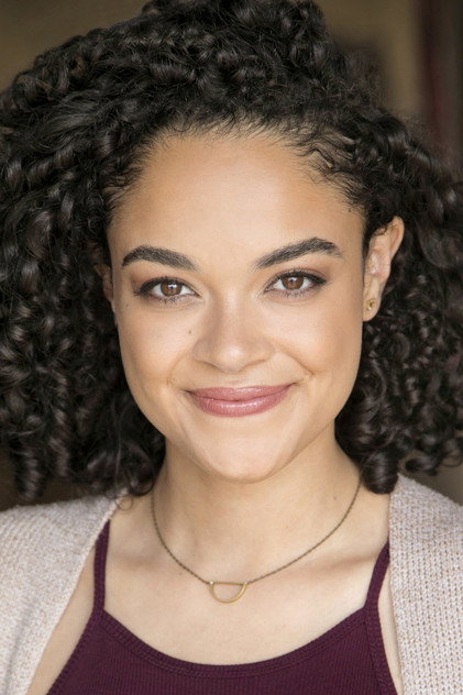 Sarah-Nicole Robles oyuncu görseli