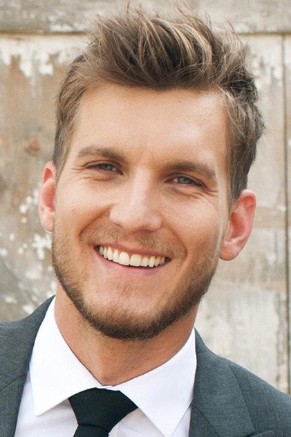 Scott Michael Foster oyuncu görseli