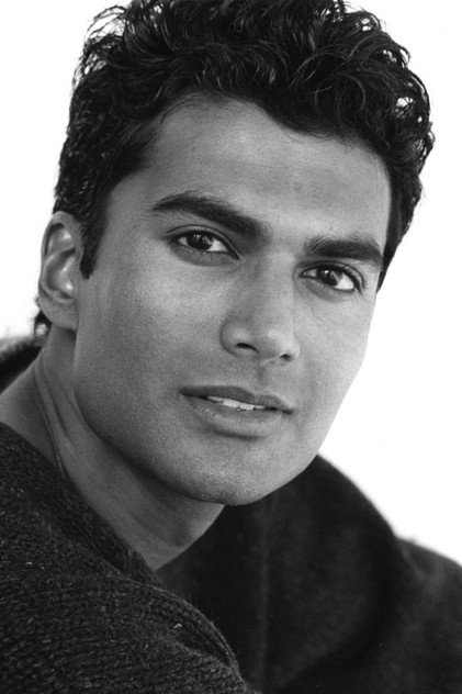 Sendhil Ramamurthy oyuncu görseli