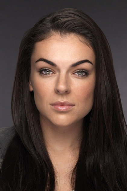 Serinda Swan oyuncu görseli