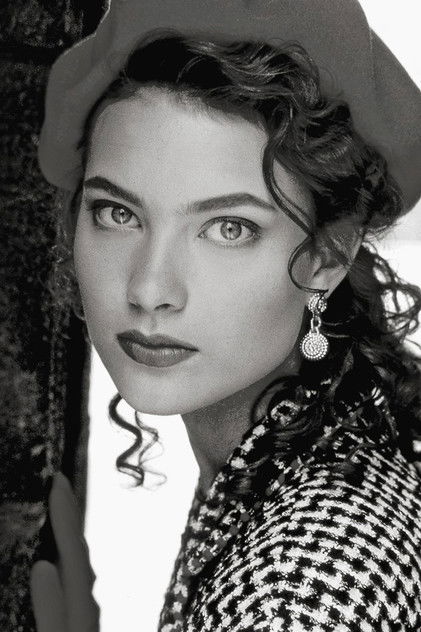 Shalom Harlow oyuncu görseli