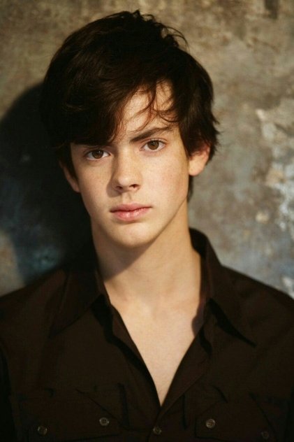 Skandar Keynes oyuncu görseli