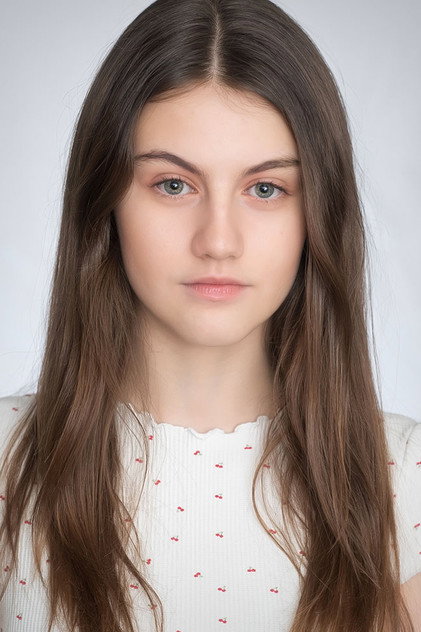 Stephanie Gil oyuncu görseli