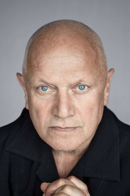 Steven Berkoff oyuncu görseli