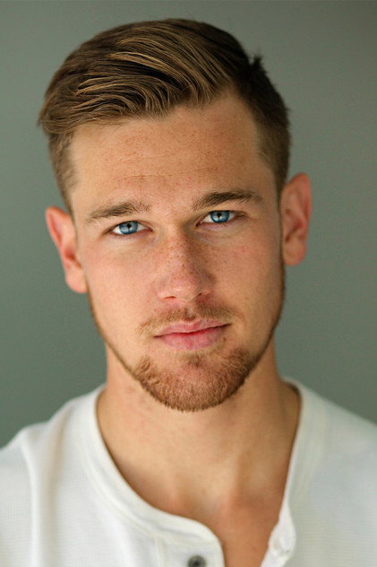 Taylor John Smith oyuncu görseli