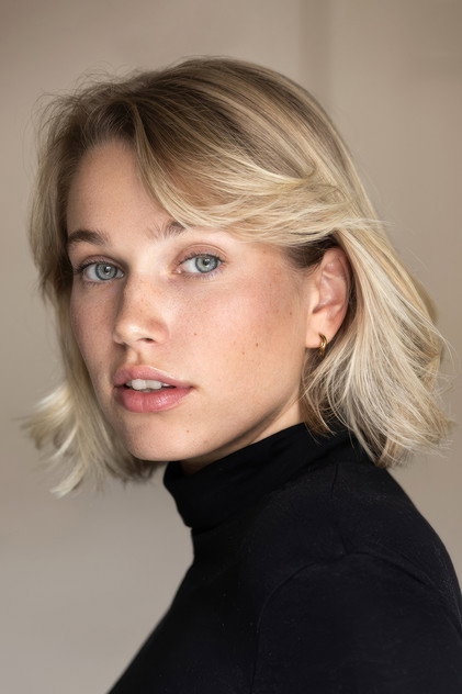 Thea Sofie Loch Næss oyuncu görseli