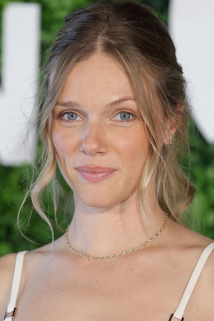Tracy Spiridakos oyuncu görseli