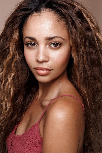 Vanessa Morgan oyuncu görseli