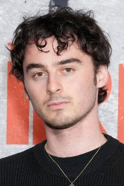 Wyatt Oleff oyuncu görseli