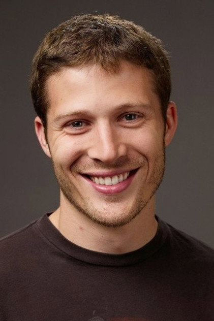 Zach Gilford oyuncu görseli